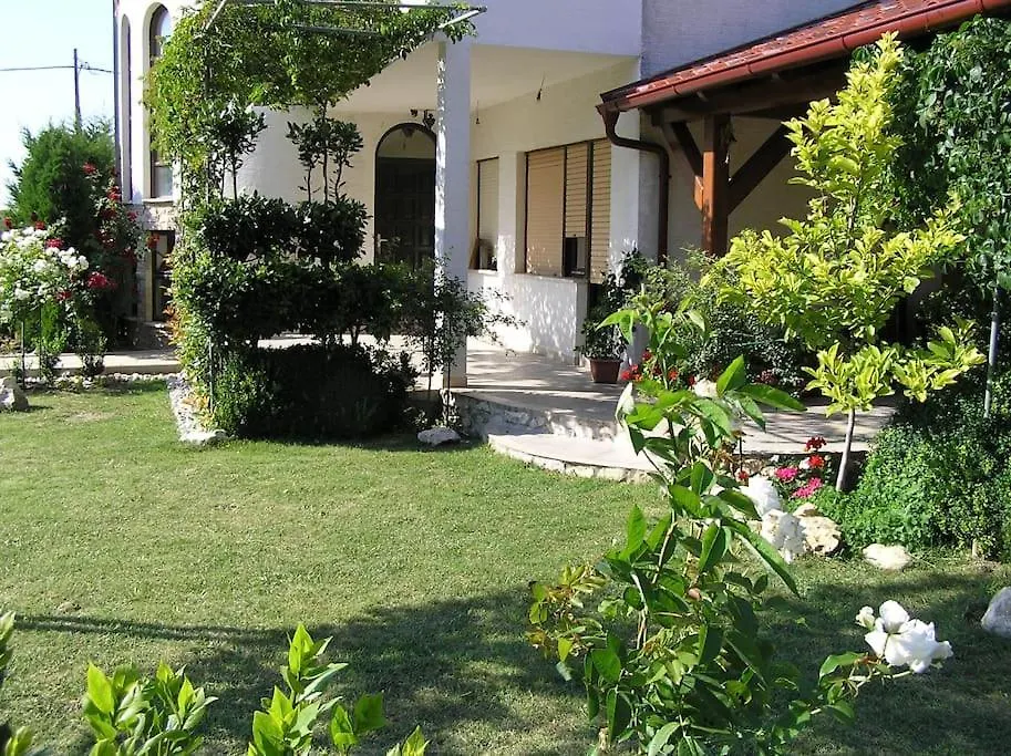 Apartman Lucia Ražanac بيت للعطل