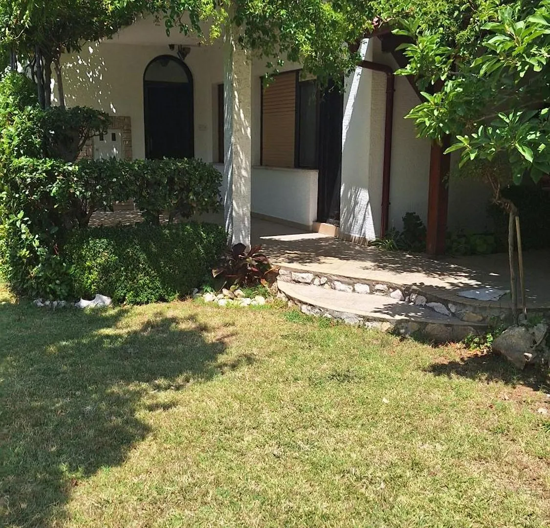 Apartman Lucia Ražanac بيت للعطل
