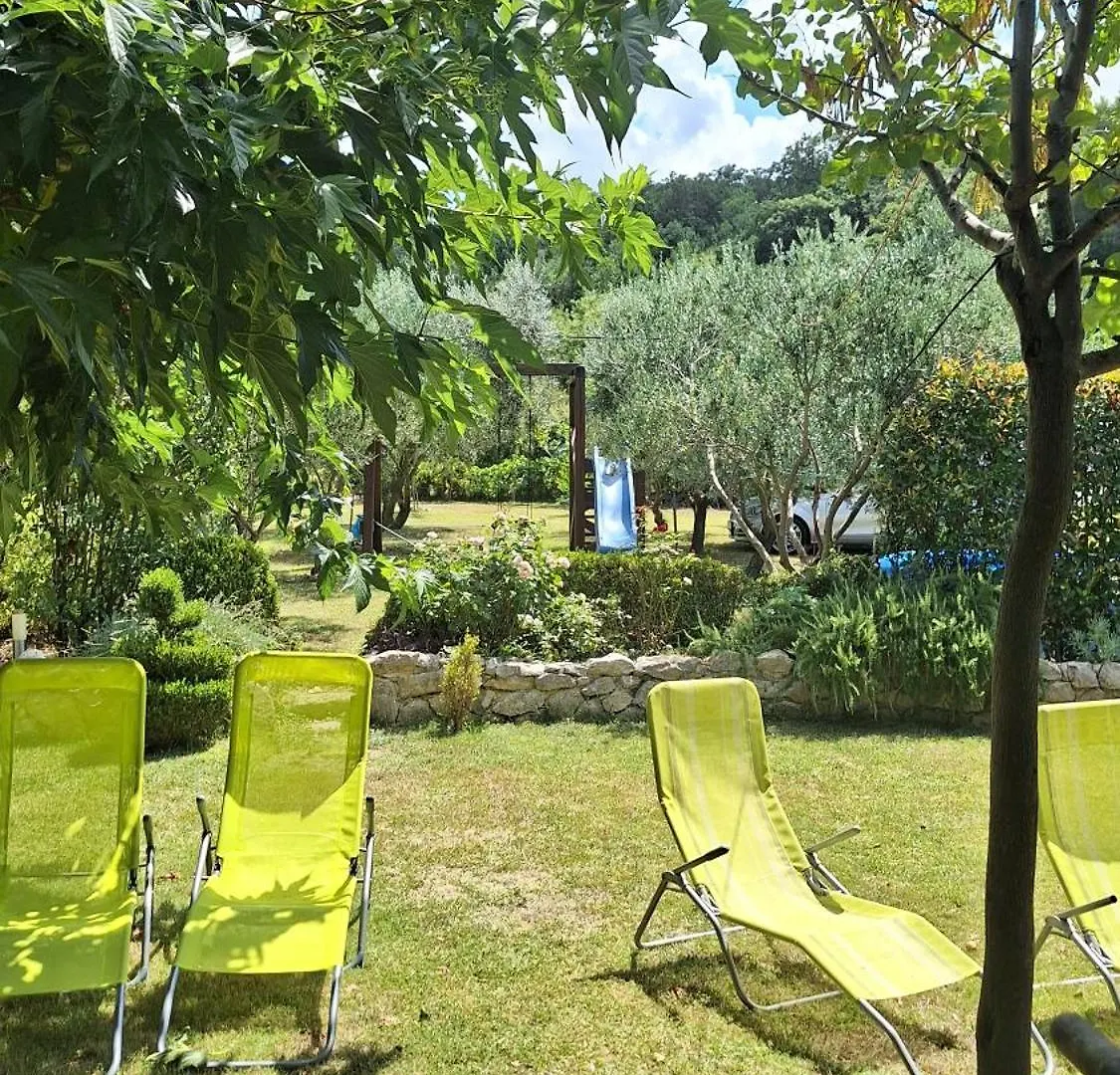 Apartman Lucia Ražanac بيت للعطل
