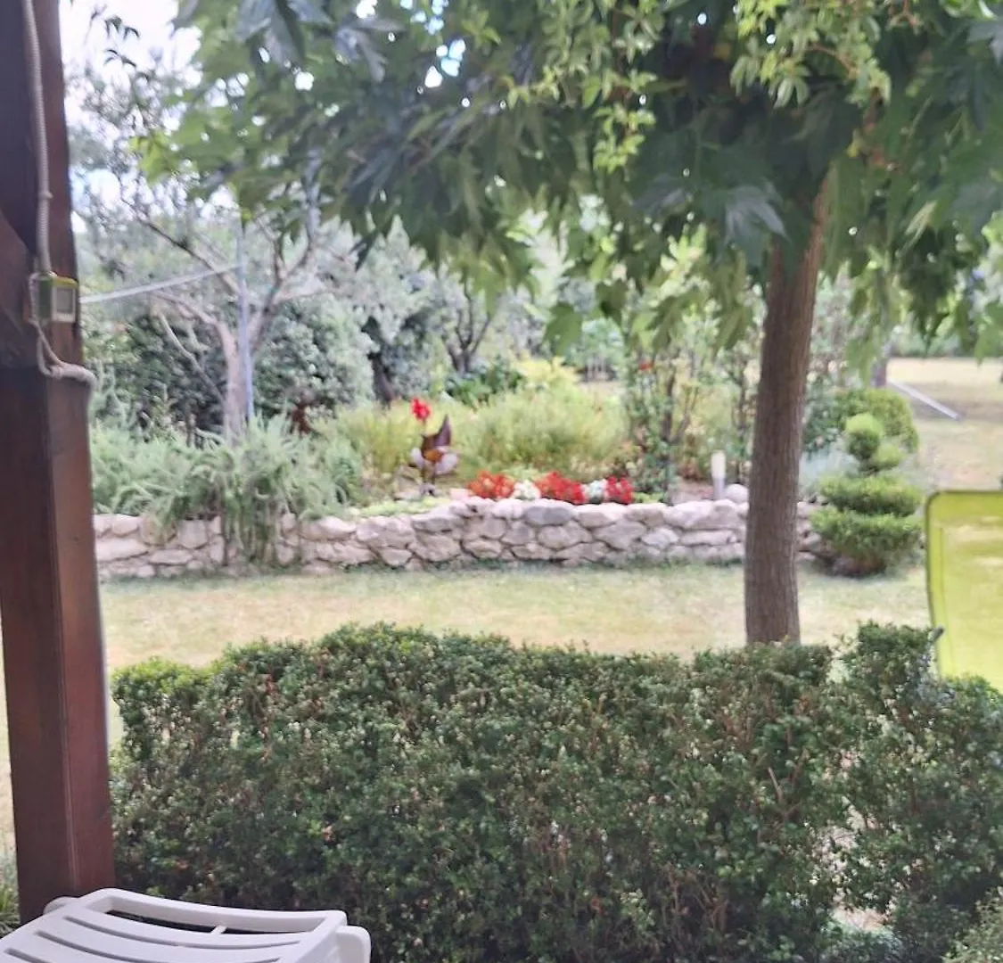 Apartman Lucia Ražanac بيت للعطل